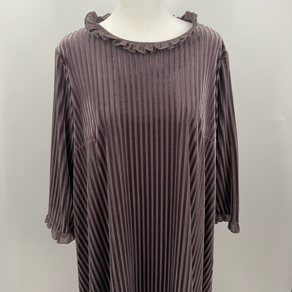 Dainty Jewells purple velvet midi dress - Picture 2 of 7